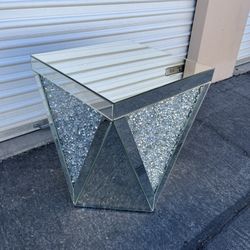 Modern / Contemporary Mirrored Crystal End Table ( Can Deliver For $10 )