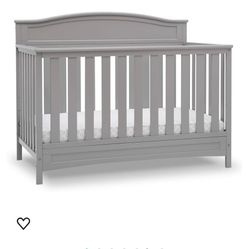 Delta 6 in 1 Deluxe Grey Crib - Like New