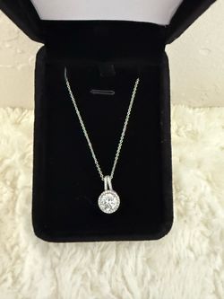 BEAUTIFUL MOISSANITE NECKLACE