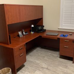 Desk, 3piece; REDUCED- Main, Left and Hutch sections
