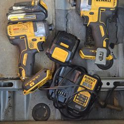 DeWalt impact driver 2 batteries and charger