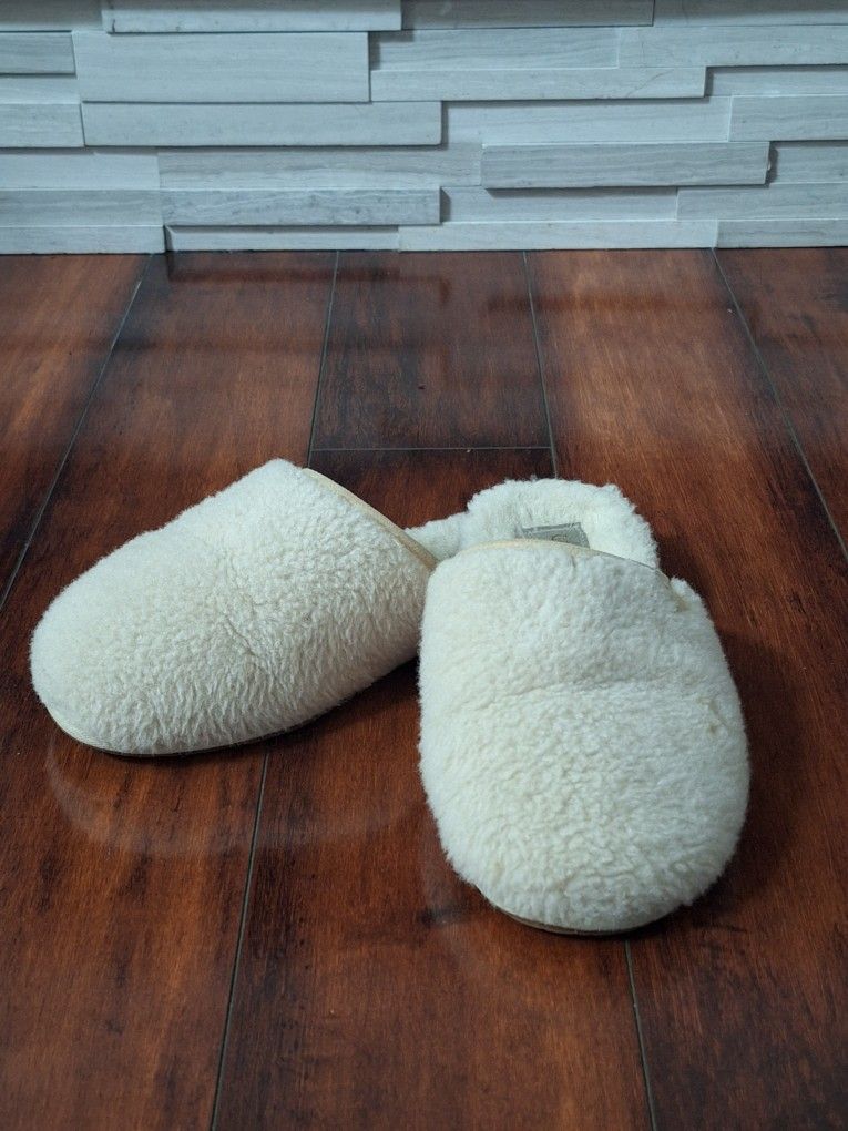 UGG Fluffette Soft Cream Slippers Size 9