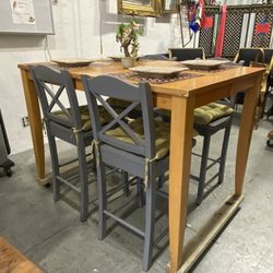 Bar table With 4 Wood Chairs 