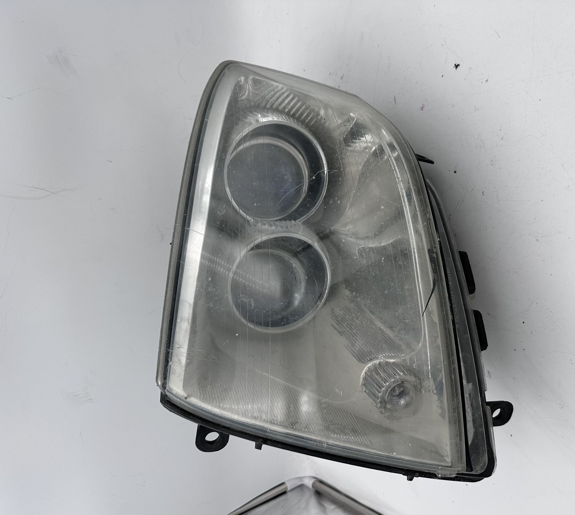 2005 to 2011 Cadillac STS Right Passenger Side OEM Headlight Lamp