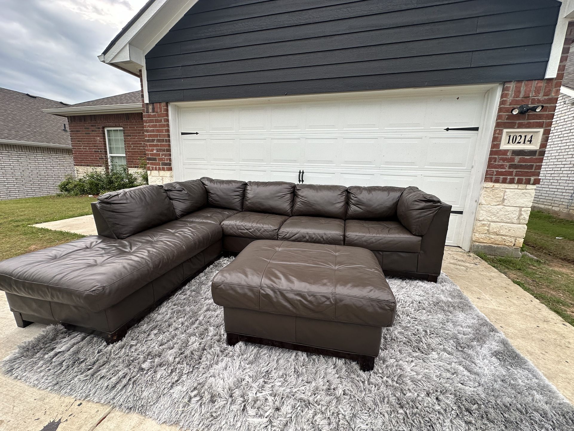 🇺🇸  Brown Sectional Leather ! With Ottoman Included 🚚✅ 