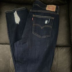 Women’s Levi’s Jeans. SIZE 32/short = SIZE 14/short.