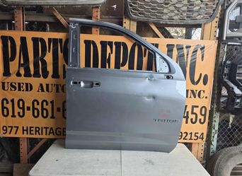 2021-2026  gmc yukon  xl tahoe  rh front door shell oem
