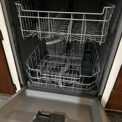 GE - Dishwasher - LIKE NEW