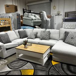 👉Koralynn 3-Piece Sectional with Chaise
Ashley Furniture$20 Down Payment and delivery available 