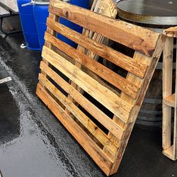 Free large pallets