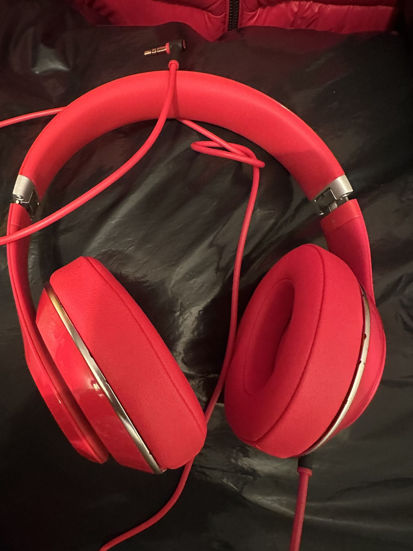 Beats Studio 3 headphones come with audio cable works perfectly fine not wireless firm price 