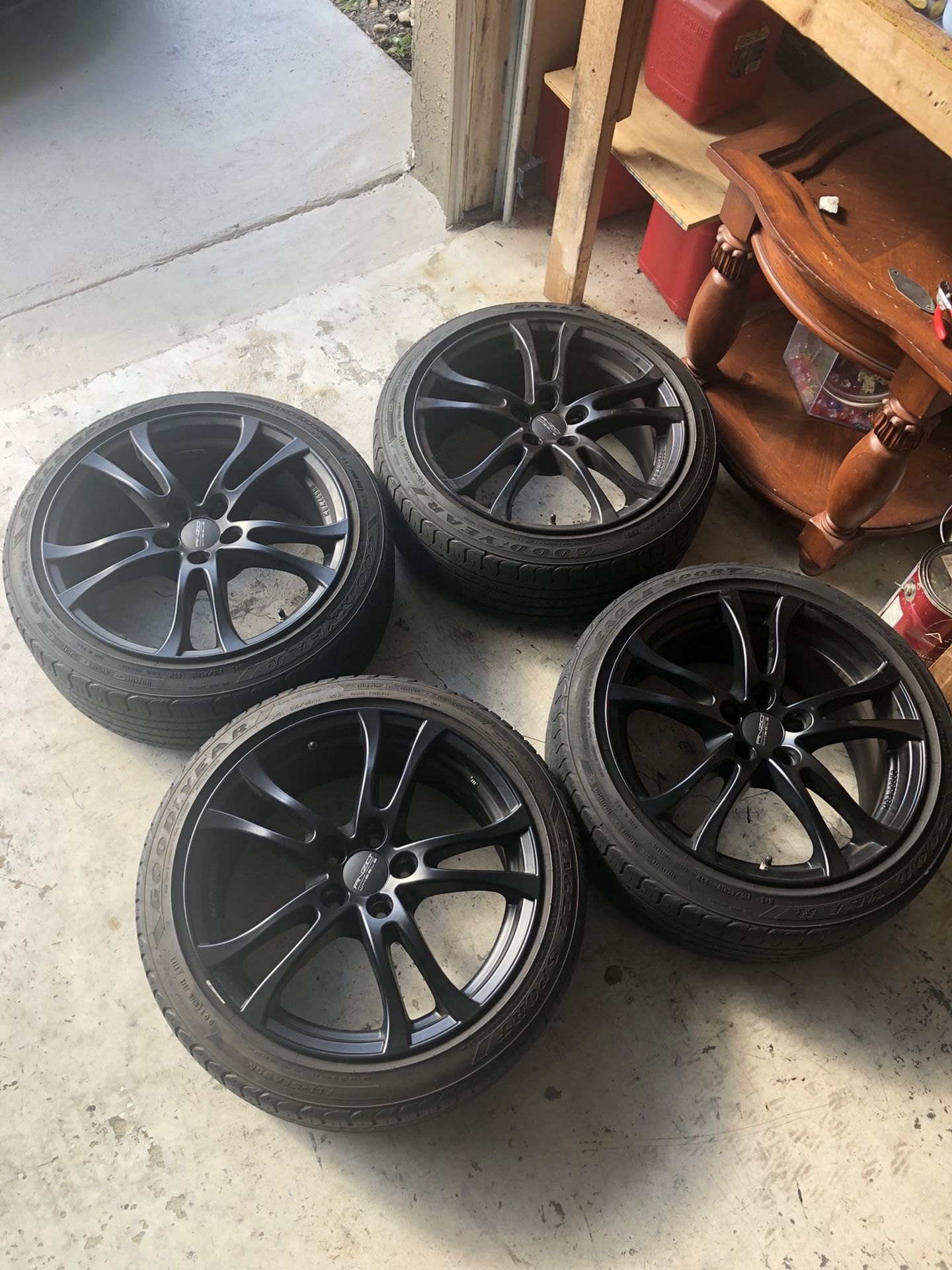 Anzio Turn Black Wheels