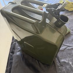 4 green 5 gallon gas cans