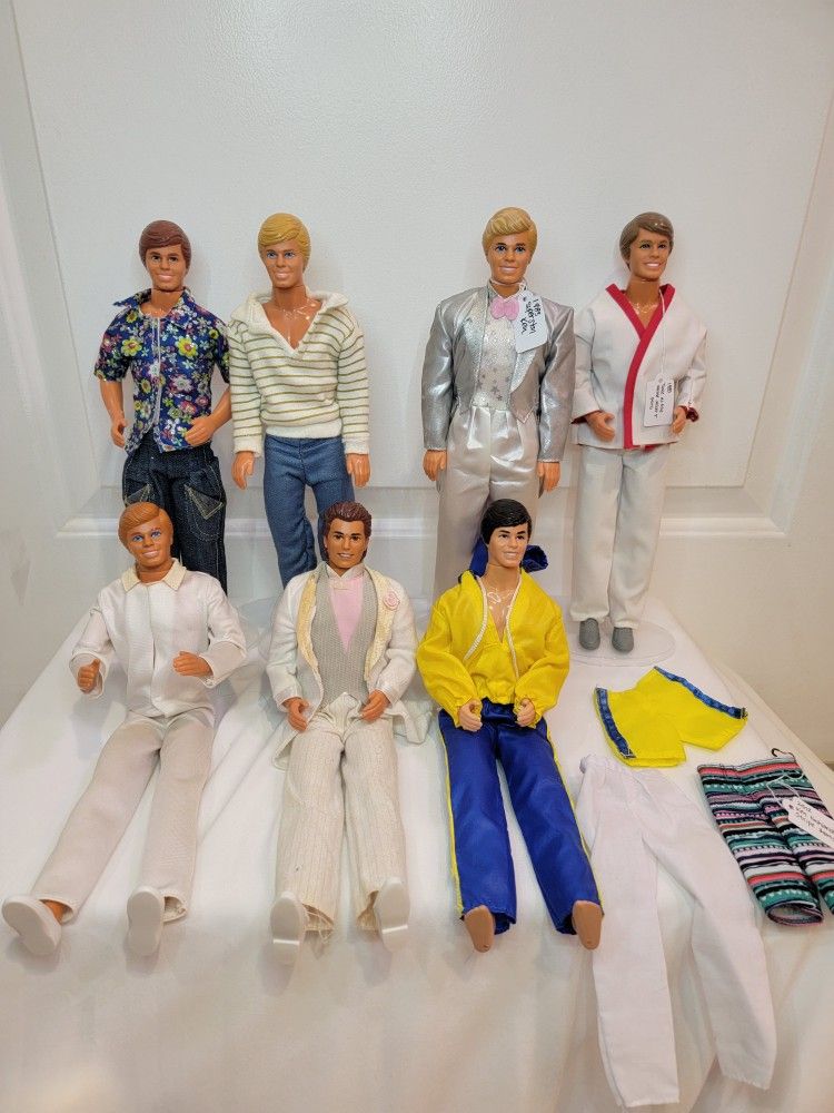 LOT of VINTAGE Ken Dolls w/ Outfits and Accessories