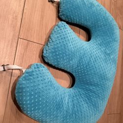 Twin Z Pillow - $30