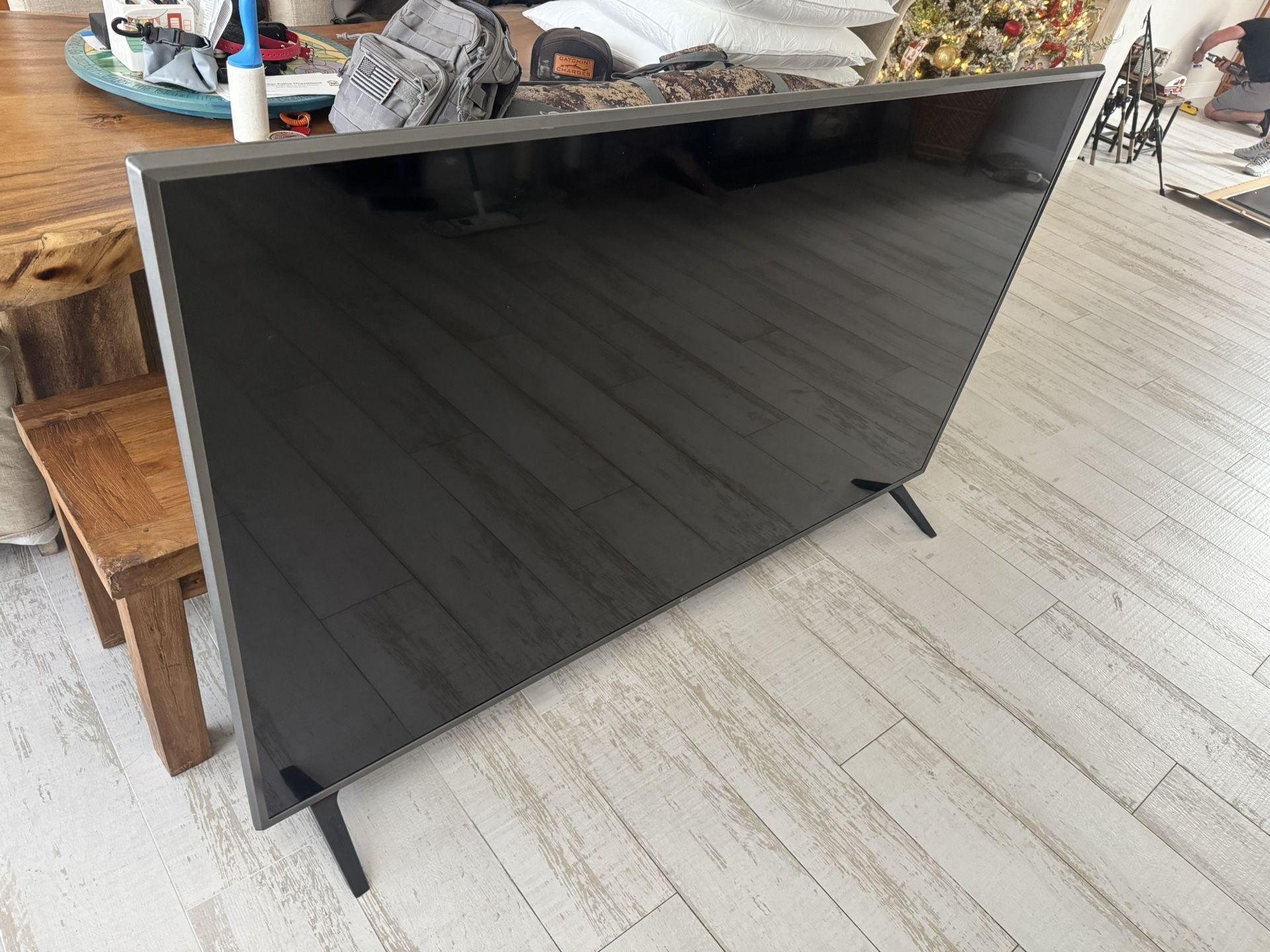 LG UN 75 inch 4K Smart UHD TV