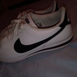 White cortez shoes 10,5