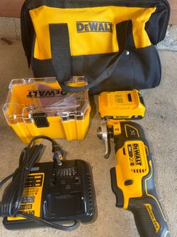 DEWALT 20V MAX Lithium-Ion Cordless Oscillating Tool Kit