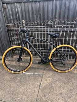 Barely used current model Trek XL Dual Sport 3 Tubeless, speedometer