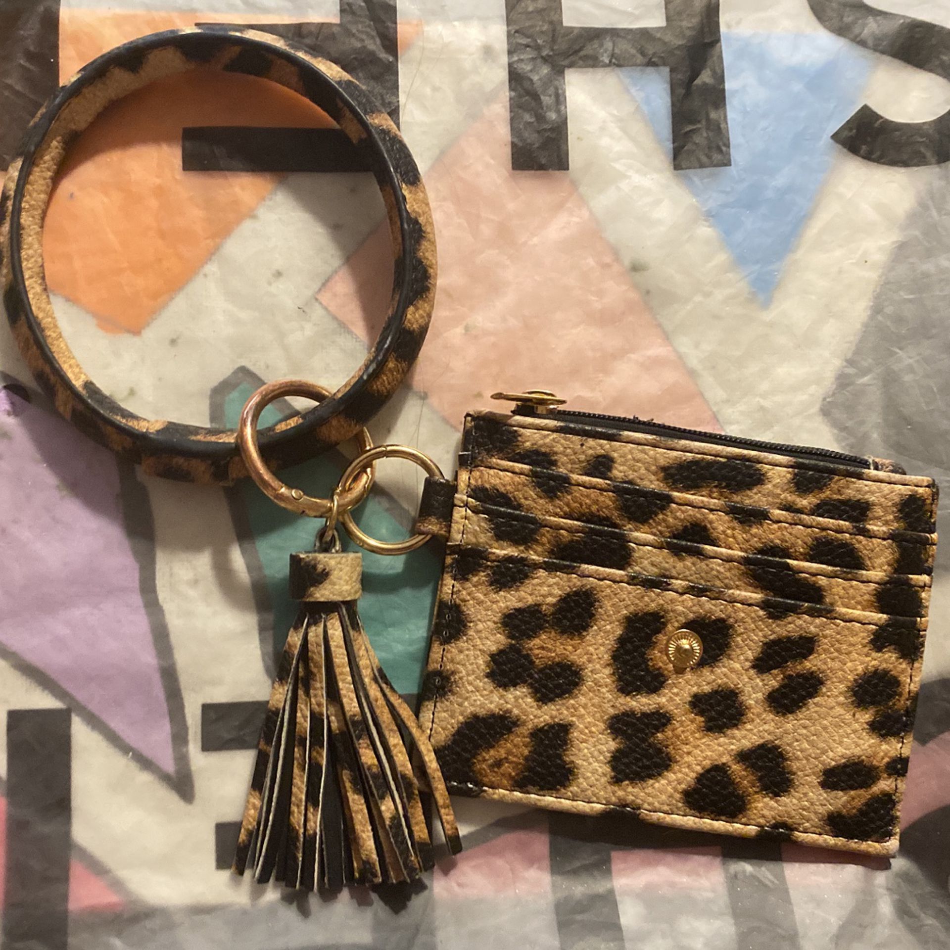 Leopard Print Car𝒹 Holder With Key Ring