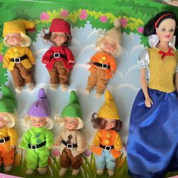 Snow White  & Seven Dwarfs Fairytale Princess Classics