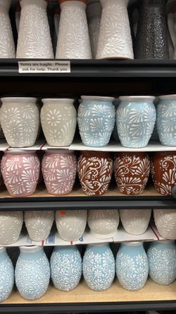 Talavera flower vase $20 each or 15% off after a dozen