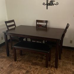 Dining Table Whit Chairs 
