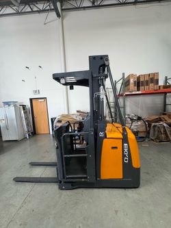 EKKO EOP70 Electric Order Picker – Only 579 Hours – Charger Included