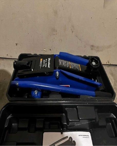 away stage Durable Car Lifts – Steady Support for Vehicle Maintenance