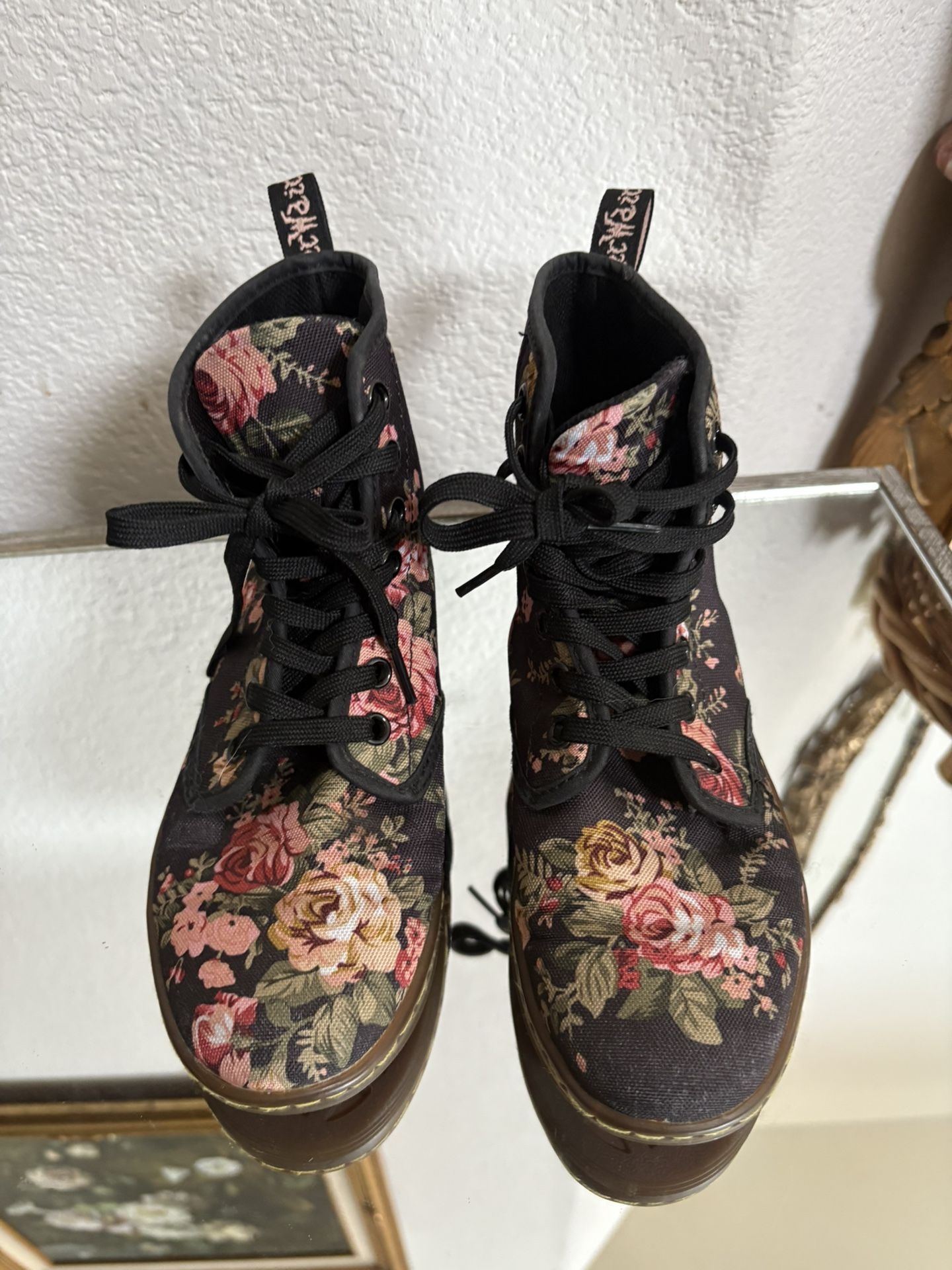 Dr. Martens Shoreditch Black Floral Victorian Canvas Boots US 8 Delfina's Treasures Delfina's