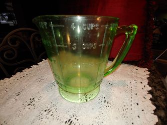 ANTIQUE DEPRESSION GLASS 4-CUP MEASURING CUP