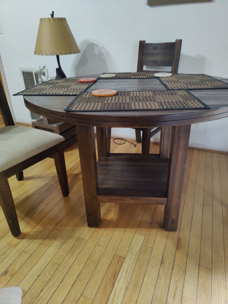 Selling Small Dining Set