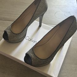 Calvin Klein Arielle Stingray Print/Kid Skin Size 6.5