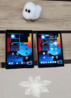 2 APPLE IPAD LIKE NEW ( GREAT CONDITION)