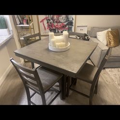 Ashley 4st Dining Table And Chairs