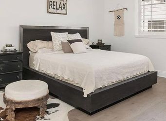 Restoration hardware CA KING fram bed with backboard