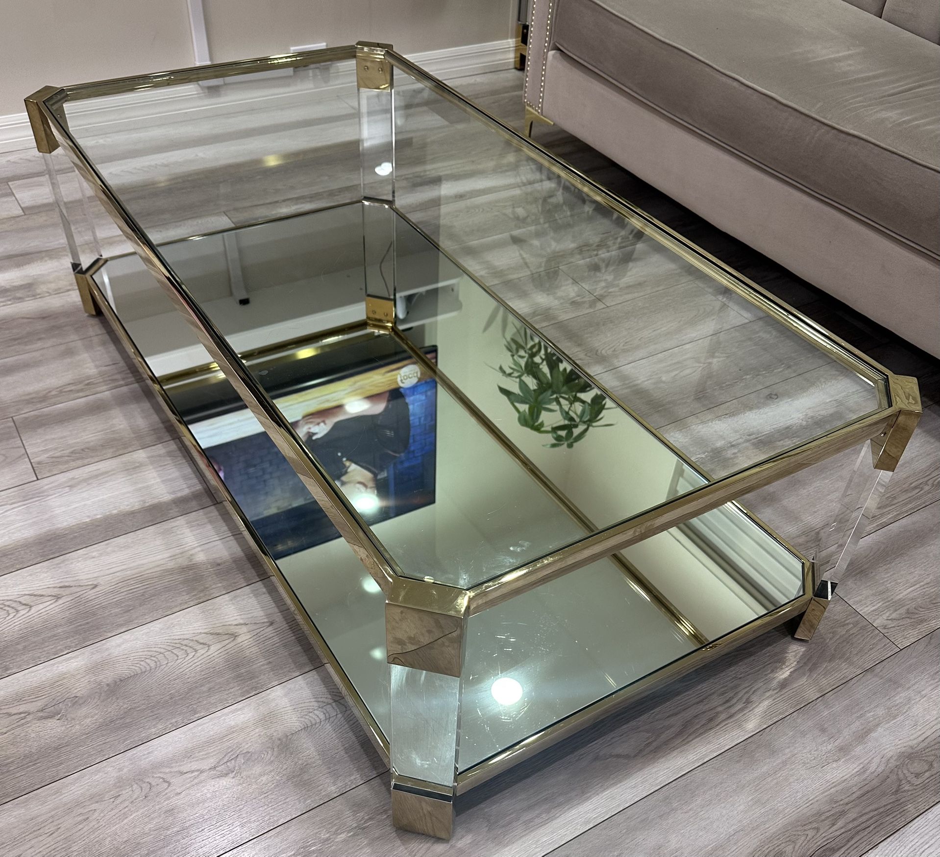Beautiful Coffee Table For Sale!!
