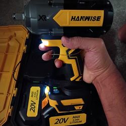 Taladro impact / Max Torque 2 Batteries, Charger ....6 FREE DADOS