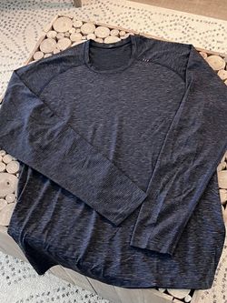 Men’s Lululemon Shirt Size large 