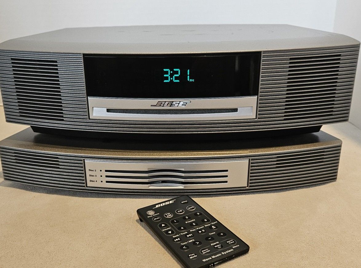 Bose Wave Music System III CD AM/FM Radio With Multi-CD Changer & Remote Control