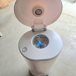 Munchkin STEP Diaper Pail