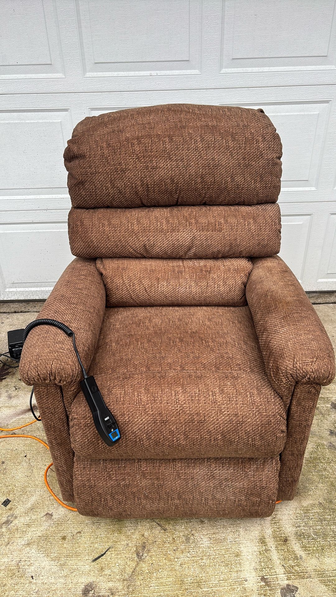 Lazy Boy Lift Chair/recliner
