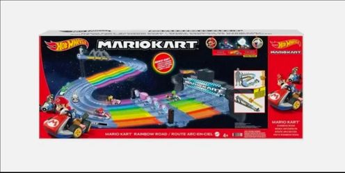 Hot Wheels Nintendo Mario Kart Rainbow Road Raceway Track Set 30 Piece with 2 1:64 Scale Vehicles