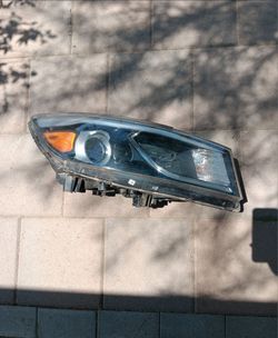 2015-2018 Kia Sedona Right Side Headlight