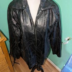 Woman Leather Jacket/Coat Size L , under the waist , Color: Black, closure: zipper 