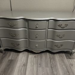  9 Drawer Dresser And Mirror 