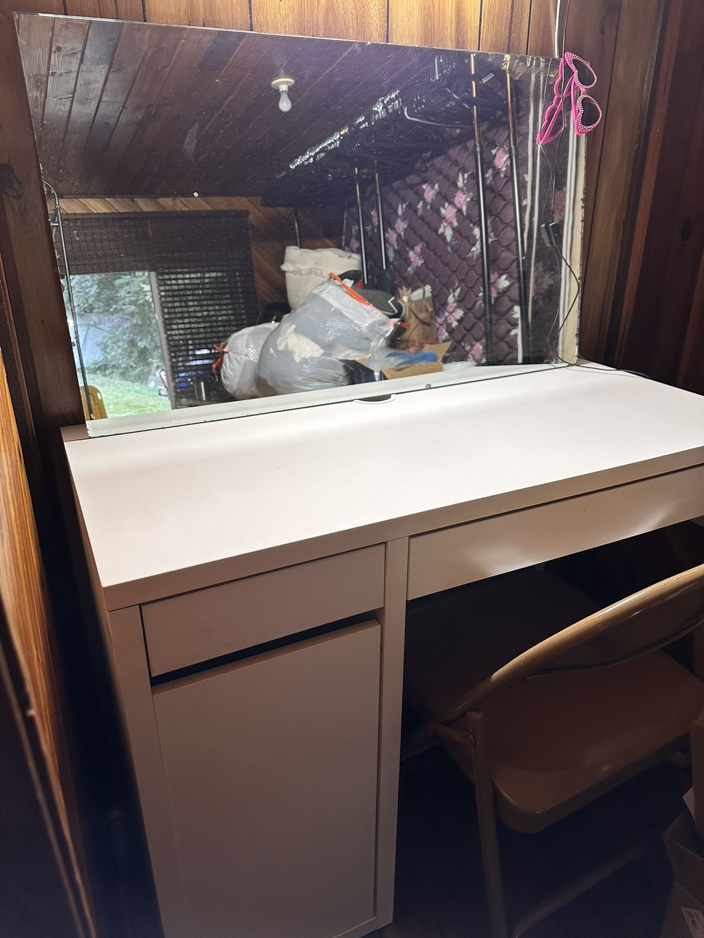 Desk / vanity