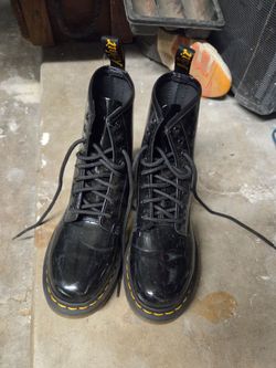 Doc Martins Airwair size 7