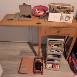 Vintage Singer Sewing Machine With All Attachments And Extras