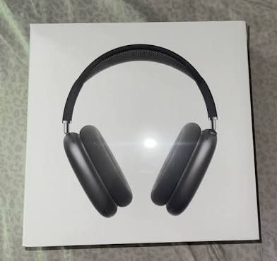 Black AirPod Max